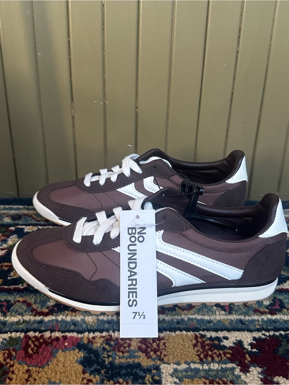 No Boundaries Brown & White Retro Runner Sneakers NEW 7.5